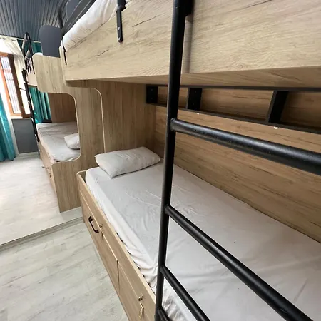 Istiklal Hostel New Hostal *
