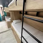 Istiklal Hostel New אכסניה *