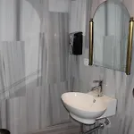 Istiklal Hostel New * איסטמבול